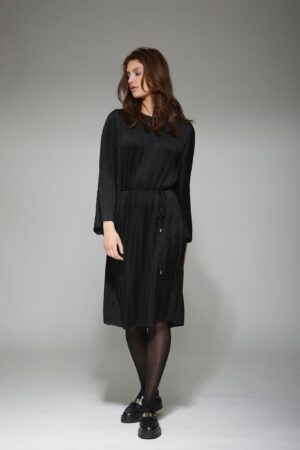 PBO Kea dress – kreppimekko