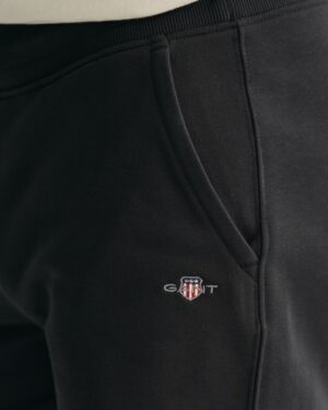 Collegeshortsit GANT musta reg shield