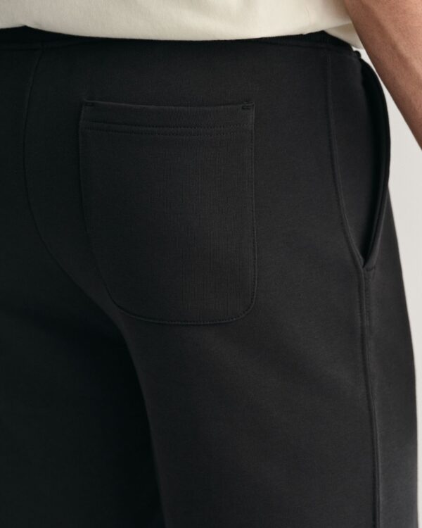 Collegeshortsit GANT musta reg shield - Image 3