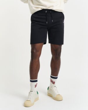 Collegeshortsit GANT musta reg shield