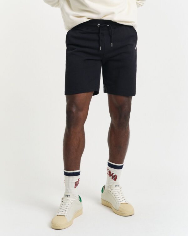 Collegeshortsit GANT musta reg shield