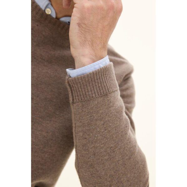 Oscar Jacobson 'Valter Roundneck' Beige - Image 3